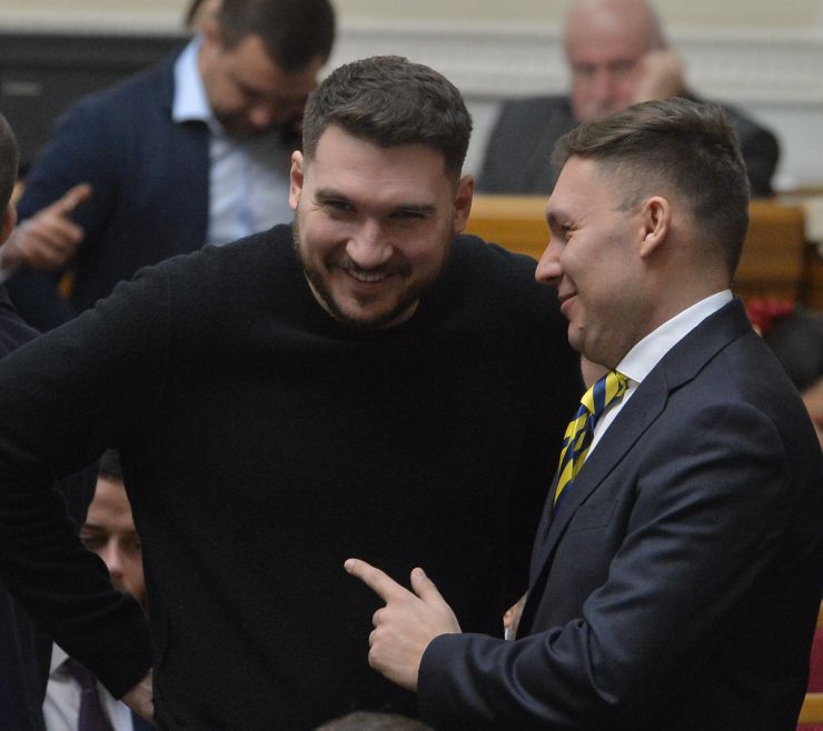 Пленарне засідання Верховної Ради України.

Народні депутати продовжують розглядати правок до законопроекту про внесення змін до деяких законодавчих актів України щодо обігу земель сільськогосподарського призначення №2178-10.
Павло Халімон Артем Чорноморов СН
