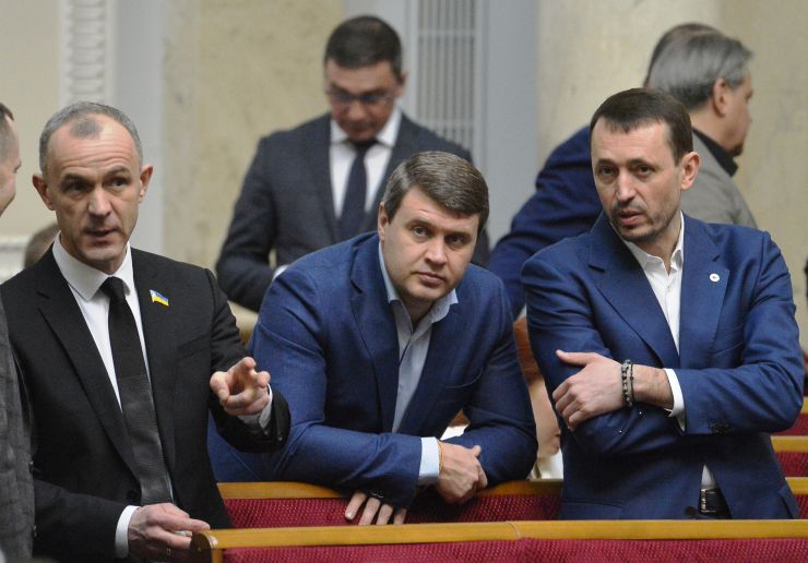 Пленарне засідання Верховної Ради України.

Народні депутати продовжують розглядати правок до законопроекту про внесення змін до деяких законодавчих актів України щодо обігу земель сільськогосподарського призначення №2178-10.
Андрій Кожем’якін Вадим Івченко Валерій Дубіль Б
