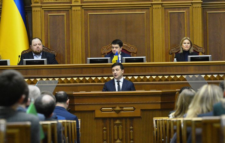 Позачергове пленарне засідання Верховної Ради України. 

Для участі у позачерговому засіданні зареєструвалося 347 народних депутатів.
Голова Верховної Ради України Дмитро Разумков відкрив позачергове пленарне засідання.
Головуючий повідомив, що у позачерговому засіданні бере участь Президент України Володимир Зеленський.
Прийнято Постанову 