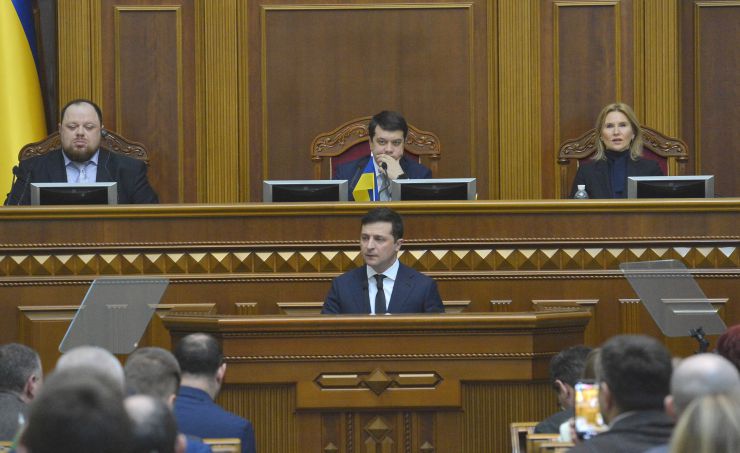 Позачергове пленарне засідання Верховної Ради України. 

Для участі у позачерговому засіданні зареєструвалося 347 народних депутатів.
Голова Верховної Ради України Дмитро Разумков відкрив позачергове пленарне засідання.
Головуючий повідомив, що у позачерговому засіданні бере участь Президент України Володимир Зеленський.
Прийнято Постанову 