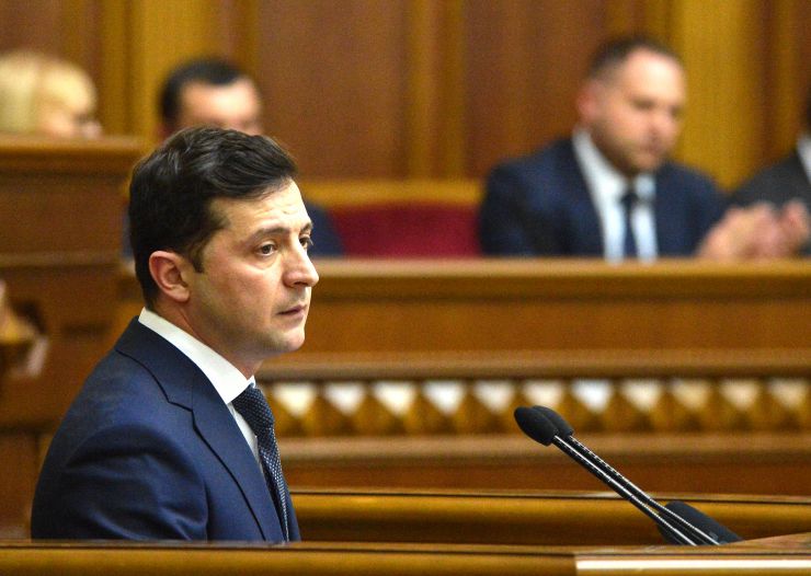 Позачергове пленарне засідання Верховної Ради України. 

Для участі у позачерговому засіданні зареєструвалося 347 народних депутатів.
Голова Верховної Ради України Дмитро Разумков відкрив позачергове пленарне засідання.
Головуючий повідомив, що у позачерговому засіданні бере участь Президент України Володимир Зеленський.
Прийнято Постанову 
