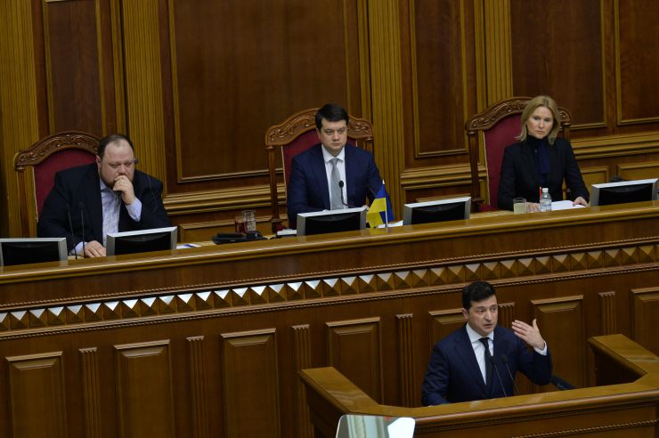 Позачергове пленарне засідання Верховної Ради України. 

Для участі у позачерговому засіданні зареєструвалося 347 народних депутатів.
Голова Верховної Ради України Дмитро Разумков відкрив позачергове пленарне засідання.
Головуючий повідомив, що у позачерговому засіданні бере участь Президент України Володимир Зеленський.

Прийнято Постанову 
