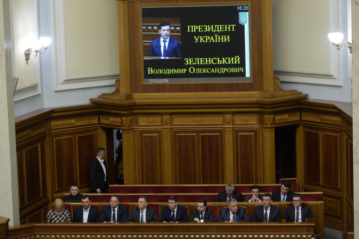 Позачергове пленарне засідання Верховної Ради України. 

Для участі у позачерговому засіданні зареєструвалося 347 народних депутатів.
Голова Верховної Ради України Дмитро Разумков відкрив позачергове пленарне засідання.
Головуючий повідомив, що у позачерговому засіданні бере участь Президент України Володимир Зеленський.

Прийнято Постанову 