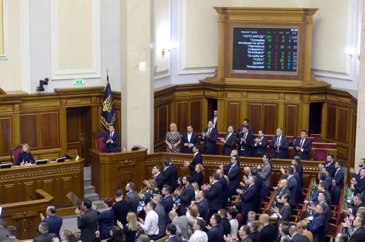 Позачергове пленарне засідання Верховної Ради України. 

Для участі у позачерговому засіданні зареєструвалося 347 народних депутатів.
Голова Верховної Ради України Дмитро Разумков відкрив позачергове пленарне засідання.
Головуючий повідомив, що у позачерговому засіданні бере участь Президент України Володимир Зеленський.

Прийнято Постанову 