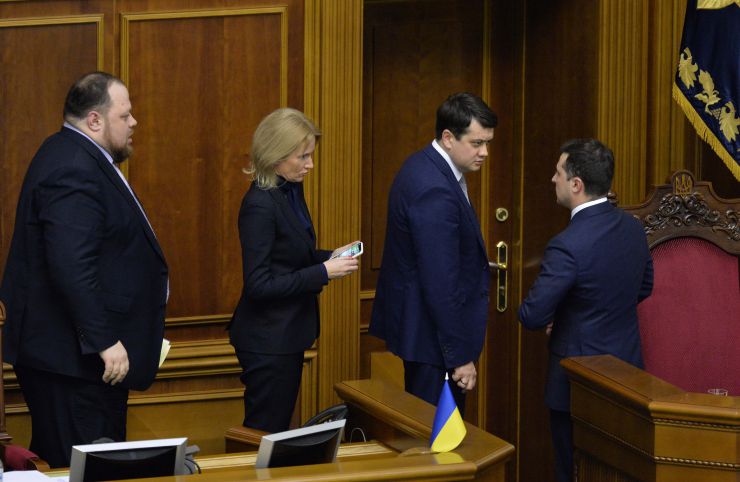 Позачергове пленарне засідання Верховної Ради України. 

Для участі у позачерговому засіданні зареєструвалося 347 народних депутатів.
Голова Верховної Ради України Дмитро Разумков відкрив позачергове пленарне засідання.
Головуючий повідомив, що у позачерговому засіданні бере участь Президент України Володимир Зеленський.

Прийнято Постанову 