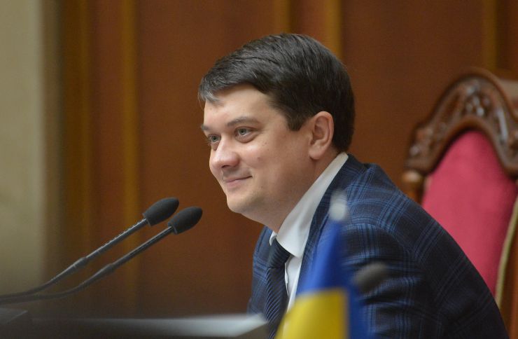 Пленарне засідання Верховної Ради України.

Народні депутати продовжують розглядати правки до законопроекту про внесення змін до деяких законодавчих актів України щодо обігу земель сільськогосподарського призначення №2178-10.
Дмитро Разумков
