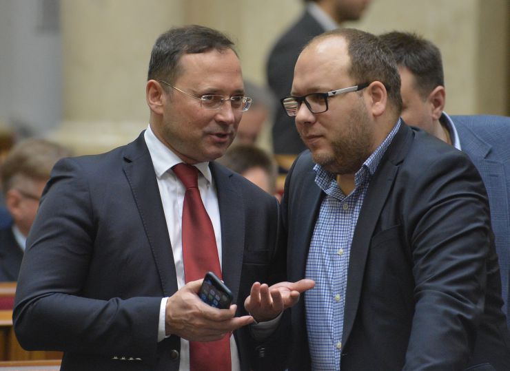 Пленарне засідання Верховної Ради України.

Народні депутати продовжують розглядати правки до законопроекту про внесення змін до деяких законодавчих актів України щодо обігу земель сільськогосподарського призначення №2178-10.
Валерій Колюх Володимир Нагаєвський СН
