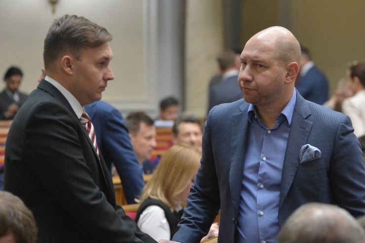 Пленарне засідання Верховної Ради України.

Народні депутати продовжують розглядати правки до законопроекту про внесення змін до деяких законодавчих актів України щодо обігу земель сільськогосподарського призначення №2178-10.
Артем Чорноморов СН Олександр Гайду СН

