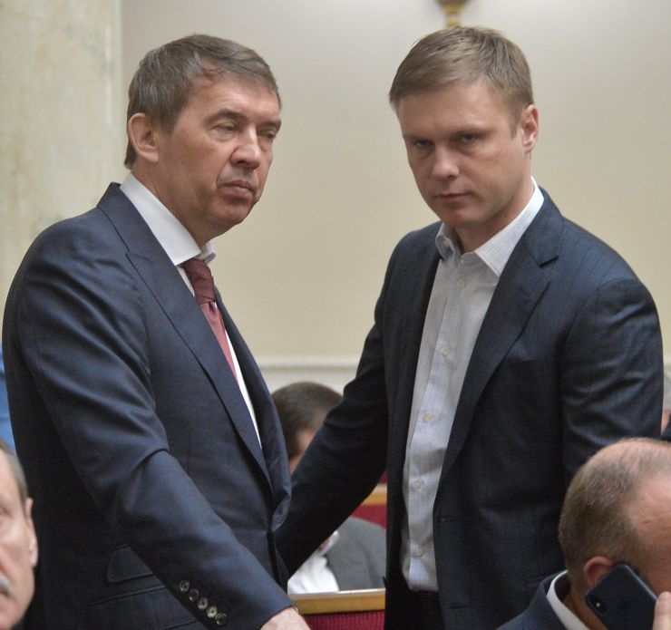 Пленарне засідання Верховної Ради України.

Народні депутати продовжують розглядати правки до законопроекту про внесення змін до деяких законодавчих актів України щодо обігу земель сільськогосподарського призначення №2178-10.
Олег Кулініч Валерій Лунченко ДОВІРА
