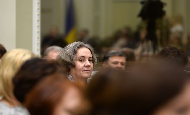 Голова Верховної Ради України Дмитро Разумков, Перший заступник Голови Верховної Ради України Руслан Стефанчук привітали жінок апарату з наступаючим днем 8 березня і вручили нагороди та цінні подарунки.
Заступник завідувача відділу оглядачів газети «Голос України» Галина Квітка