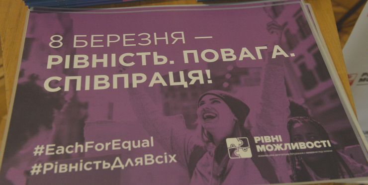 Пленарне засідання Верховної Ради України.

Голова Верховної Ради України Дмитро Разумков відкрив пленарне засідання. 
Головуючий повідомив, що у пленарному засіданні беруть участь члени Кабінету Міністрів на чолі з Прем’єр-міністром Денисом Шмигалем. 
Д.Разумков нагадав, що на Погоджувальній раді було прийнято рішення у п’ятницю, 6 березня, під час «години запитань до Уряду» заслухати питання про стан реформи місцевого самоврядування та децентралізації влади в Україні.
