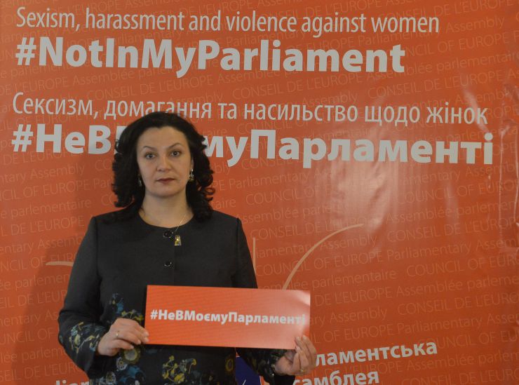 Пленарне засідання Верховної Ради України.

Голова Верховної Ради України Дмитро Разумков відкрив пленарне засідання. 
Головуючий повідомив, що у пленарному засіданні беруть участь члени Кабінету Міністрів на чолі з Прем’єр-міністром Денисом Шмигалем. 
Д.Разумков нагадав, що на Погоджувальній раді було прийнято рішення у п’ятницю, 6 березня, під час «години запитань до Уряду» заслухати питання про стан реформи місцевого самоврядування та децентралізації влади в Україні.
Іванна Климпуш – Цинцадзе ЄС
