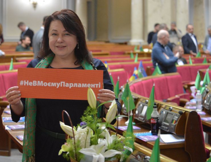Пленарне засідання Верховної Ради України.

Голова Верховної Ради України Дмитро Разумков відкрив пленарне засідання. 
Головуючий повідомив, що у пленарному засіданні беруть участь члени Кабінету Міністрів на чолі з Прем’єр-міністром Денисом Шмигалем. 
Д.Разумков нагадав, що на Погоджувальній раді було прийнято рішення у п’ятницю, 6 березня, під час «години запитань до Уряду» заслухати питання про стан реформи місцевого самоврядування та децентралізації влади в Україні.
Олена Криворучкіна СН
