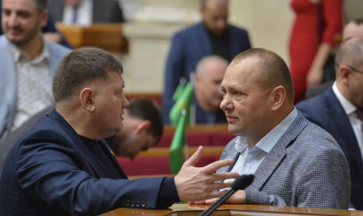 Пленарне засідання Верховної Ради України.

Голова Верховної Ради України Дмитро Разумков відкрив пленарне засідання. 
Головуючий повідомив, що у пленарному засіданні беруть участь члени Кабінету Міністрів на чолі з Прем’єр-міністром Денисом Шмигалем. 
Д.Разумков нагадав, що на Погоджувальній раді було прийнято рішення у п’ятницю, 6 березня, під час «години запитань до Уряду» заслухати питання про стан реформи місцевого самоврядування та децентралізації влади в Україні.
Геннадій Касай Юрій Здебський СН
