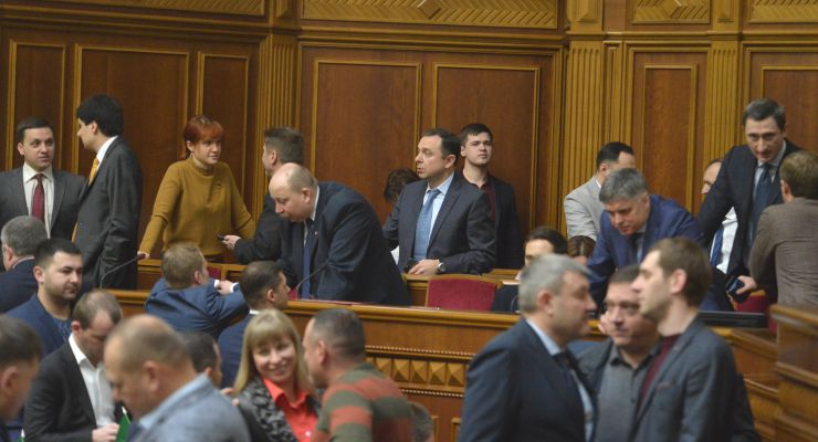 Пленарне засідання Верховної Ради України.

Голова Верховної Ради України Дмитро Разумков відкрив пленарне засідання. 
Головуючий повідомив, що у пленарному засіданні беруть участь члени Кабінету Міністрів на чолі з Прем’єр-міністром Денисом Шмигалем. 
Д.Разумков нагадав, що на Погоджувальній раді було прийнято рішення у п’ятницю, 6 березня, під час «години запитань до Уряду» заслухати питання про стан реформи місцевого самоврядування та децентралізації влади в Україні.
