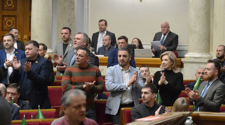 Пленарне засідання Верховної Ради України.

Голова Верховної Ради України Дмитро Разумков відкрив пленарне засідання. 
Головуючий повідомив, що у пленарному засіданні беруть участь члени Кабінету Міністрів на чолі з Прем’єр-міністром Денисом Шмигалем. 
Д.Разумков нагадав, що на Погоджувальній раді було прийнято рішення у п’ятницю, 6 березня, під час «години запитань до Уряду» заслухати питання про стан реформи місцевого самоврядування та децентралізації влади в Україні.
