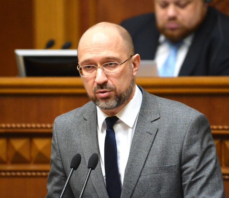 Пленарне засідання Верховної Ради України.

Голова Верховної Ради України Дмитро Разумков відкрив пленарне засідання. 
Головуючий повідомив, що у пленарному засіданні беруть участь члени Кабінету Міністрів на чолі з Прем’єр-міністром Денисом Шмигалем. 
Д.Разумков нагадав, що на Погоджувальній раді було прийнято рішення у п’ятницю, 6 березня, під час «години запитань до Уряду» заслухати питання про стан реформи місцевого самоврядування та децентралізації влади в Україні.
Прем’єр-міністр Денис Шмигаль
