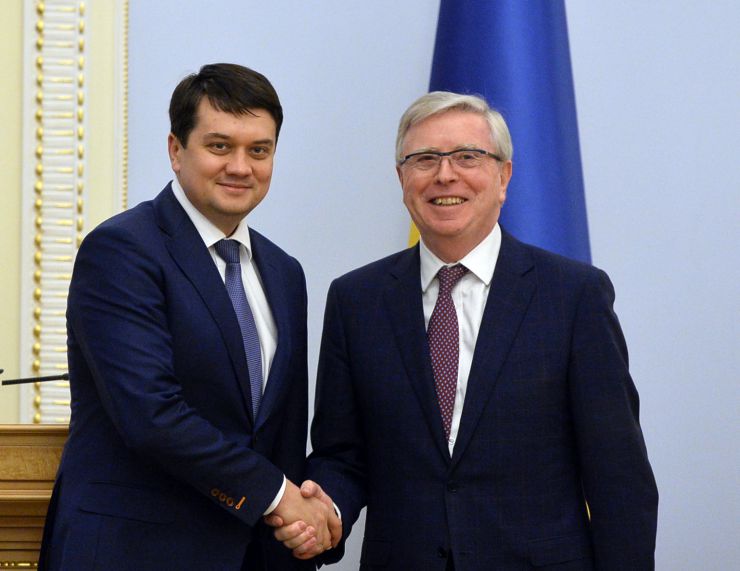 Голова Верховної Ради України Дмитро Разумков провів зустріч з Президентом Європейського Парламенту 2002-2004 років Петом Коксом.

 В зустрічі також взяли участь Перший заступник Голови Верховної Ради України Руслан Стефанчук, Заступниця Голови Верховної Ради України Олена Кондратюк.
