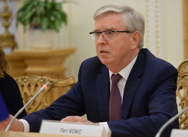 Голова Верховної Ради України Дмитро Разумков провів зустріч з Президентом Європейського Парламенту 2002-2004 років Петом Коксом.

 В зустрічі також взяли участь Перший заступник Голови Верховної Ради України Руслан Стефанчук, Заступниця Голови Верховної Ради України Олена Кондратюк.

