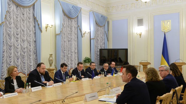 Голова Верховної Ради України Дмитро Разумков провів зустріч з Президентом Європейського Парламенту 2002-2004 років Петом Коксом.

 В зустрічі також взяли участь Перший заступник Голови Верховної Ради України Руслан Стефанчук, Заступниця Голови Верховної Ради України Олена Кондратюк.
