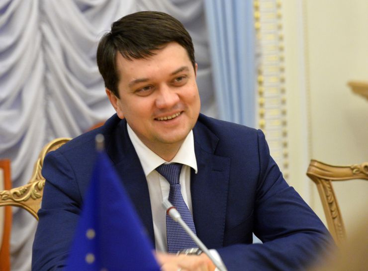 Голова Верховної Ради України Дмитро Разумков провів зустріч з Президентом Європейського Парламенту 2002-2004 років Петом Коксом.

 В зустрічі також взяли участь Перший заступник Голови Верховної Ради України Руслан Стефанчук, Заступниця Голови Верховної Ради України Олена Кондратюк.
