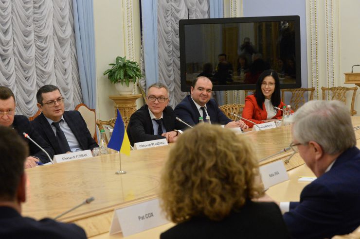 Голова Верховної Ради України Дмитро Разумков провів зустріч з Президентом Європейського Парламенту 2002-2004 років Петом Коксом.

 В зустрічі також взяли участь Перший заступник Голови Верховної Ради України Руслан Стефанчук, Заступниця Голови Верховної Ради України Олена Кондратюк.
