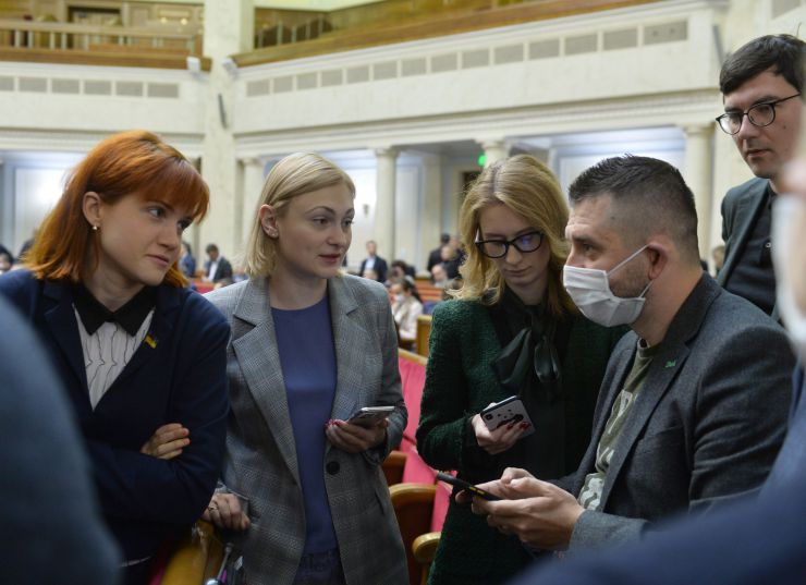 Позачергове пленарне засідання Верховної Ради України.
Мар’яна Безугла, Євгенія Кравчук, Роксолана Підласа, Давид Арахамія