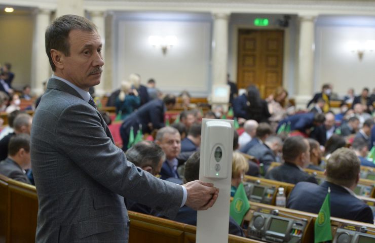 Позачергове пленарне засідання Верховної Ради України.
Михайло Папієв ( опж)