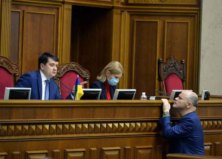 Позачергове пленарне засідання Верховної Ради України.
Разумков , Кондратюк , Радуцький