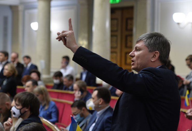 Позачергове пленарне засідання Верховної Ради України.
Герасимов Артур