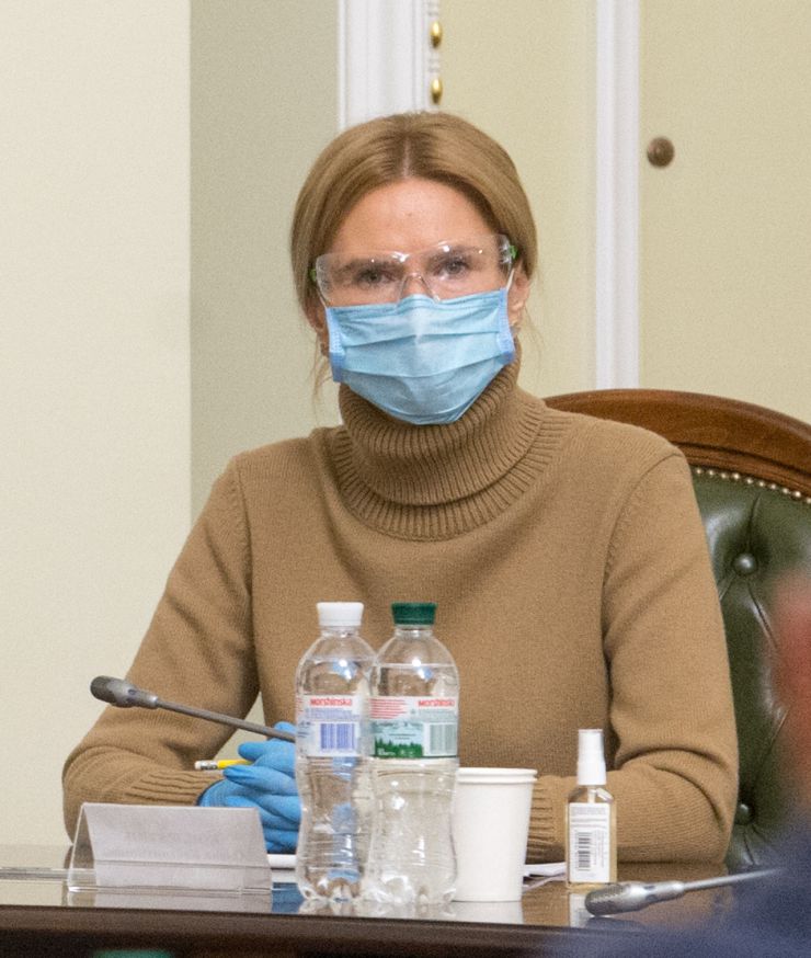 У четвер, 26 березня 2020 року у парламенті відбулася нарада за участю керівництва Верховної Ради України, Прем’єр-міністра України Дениса Шмигаля, голів депутатських фракцій та груп, Голови комітету з питань з питань фінансів, податкової та митної політики Данила Гетманцева; Голови Комітету з питань бюджету Юрія Арістова та представників уряду, зокрема, Міністра фінансів Ігоря Уманського та Міністра розвитку економіки, торгівлі та сільського господарства України України Ігоря Петрашка. Нарада відбулася під головуванням Голови Верховної Ради України Дмитра Разумкова.