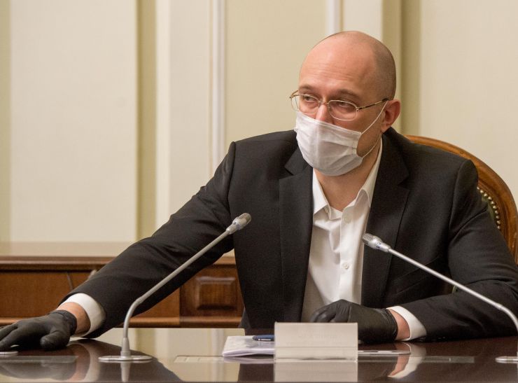 У четвер, 26 березня 2020 року у парламенті відбулася нарада за участю керівництва Верховної Ради України, Прем’єр-міністра України Дениса Шмигаля, голів депутатських фракцій та груп, Голови комітету з питань з питань фінансів, податкової та митної політики Данила Гетманцева; Голови Комітету з питань бюджету Юрія Арістова та представників уряду, зокрема, Міністра фінансів Ігоря Уманського та Міністра розвитку економіки, торгівлі та сільського господарства України України Ігоря Петрашка. Нарада відбулася під головуванням Голови Верховної Ради України Дмитра Разумкова.