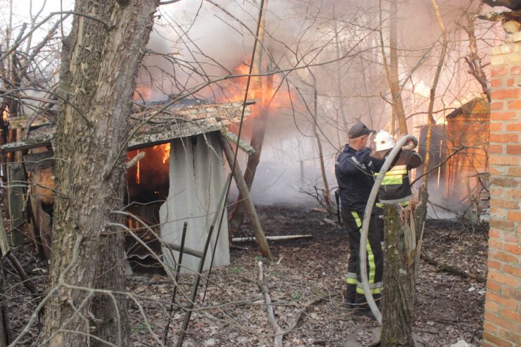 Народні депутати України відвідали оперативний штаб із ліквідації наслідків пожежі в Чорнобильській зоні відчуження та зоні безумовного відселення в Народницькому районі Житомирщини.