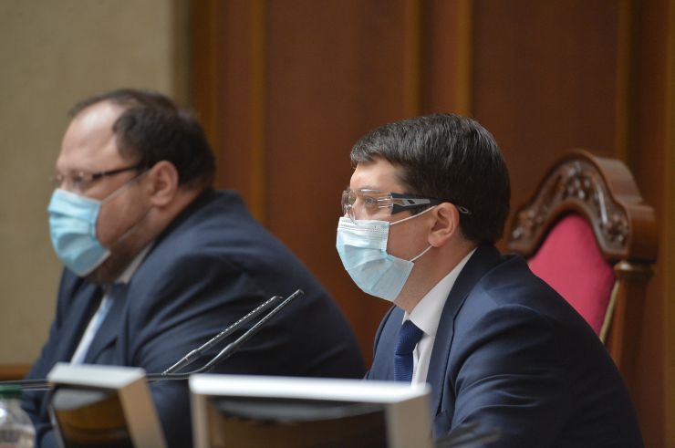 Позачергове пленарне засідання Верховної Ради України дев’ятого скликання.

Народні депутати 295-ма голосами прийняли за основу проект Закону «Про внесення змін до деяких законів України щодо безпеки використання ядерної енергії» (№2372). Також було прийнято рішення про скорочення термінів подання альтернативних законопроектів.

Народні депутати 321 голосом включили до порядку денного проект Закону «Про внесення змін до Кодексу України про адміністративні правопорушення щодо штрафних балів» (№2809). Законопроект розглядався без обговорення.
Руслан Стефанчук, Дмитро Разумков
