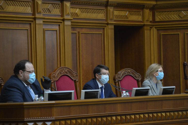 Позачергове пленарне засідання Верховної Ради України дев’ятого скликання.

Народні депутати 295-ма голосами прийняли за основу проект Закону «Про внесення змін до деяких законів України щодо безпеки використання ядерної енергії» (№2372). Також було прийнято рішення про скорочення термінів подання альтернативних законопроектів.

Народні депутати 321 голосом включили до порядку денного проект Закону «Про внесення змін до Кодексу України про адміністративні правопорушення щодо штрафних балів» (№2809). Законопроект розглядався без обговорення.
Руслан Стефанчук, Дмитро Разумков, Олена Кондратюк
