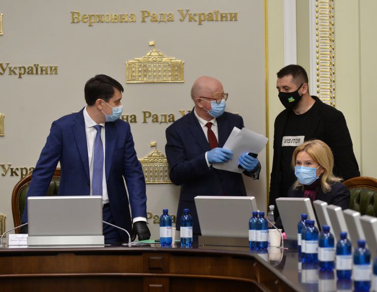 Засідання Погоджувальної ради депутатських фракцій (депутатських груп).
Відкриваючи засідання Погоджувальної ради депутатських фракцій (депутатських груп) Голова Верховної Ради України Дмитро Разумков висловив сподівання, що зовсім скоро Верховна Рада перейде до звичного формату роботи.
Він також привітав із Днем прикордонника захисників України.
Теплюк

