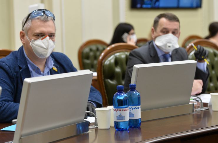 Засідання Погоджувальної ради депутатських фракцій (депутатських груп).
Відкриваючи засідання Погоджувальної ради депутатських фракцій (депутатських груп) Голова Верховної Ради України Дмитро Разумков висловив сподівання, що зовсім скоро Верховна Рада перейде до звичного формату роботи.
Він також привітав із Днем прикордонника захисників України.
