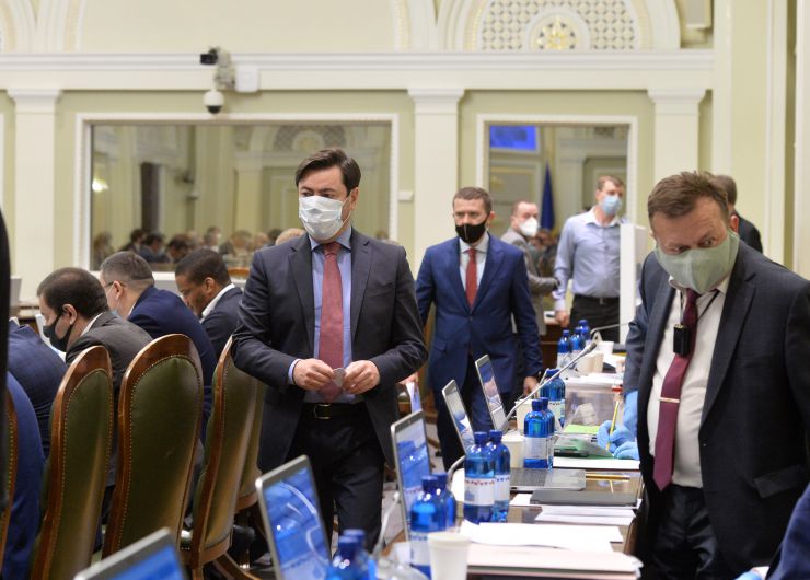 Засідання Погоджувальної ради депутатських фракцій (депутатських груп).
Відкриваючи засідання Погоджувальної ради депутатських фракцій (депутатських груп) Голова Верховної Ради України Дмитро Разумков висловив сподівання, що зовсім скоро Верховна Рада перейде до звичного формату роботи.
Він також привітав із Днем прикордонника захисників України.  Штучний

