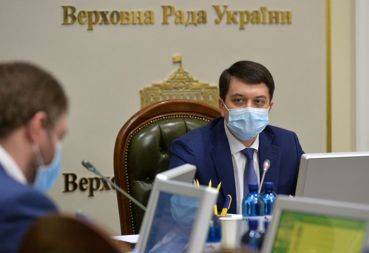Засідання Погоджувальної ради депутатських фракцій (депутатських груп).
Відкриваючи засідання Погоджувальної ради депутатських фракцій (депутатських груп) Голова Верховної Ради України Дмитро Разумков висловив сподівання, що зовсім скоро Верховна Рада перейде до звичного формату роботи.
Він також привітав із Днем прикордонника захисників України.
