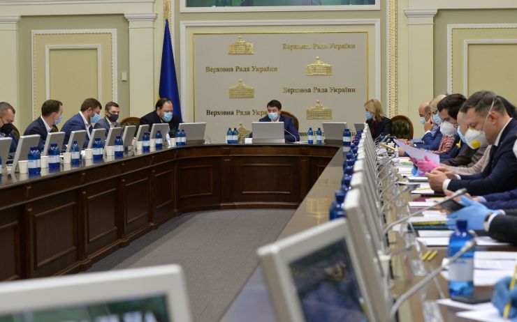 Засідання Погоджувальної ради депутатських фракцій (депутатських груп).
Відкриваючи засідання Погоджувальної ради депутатських фракцій (депутатських груп) Голова Верховної Ради України Дмитро Разумков висловив сподівання, що зовсім скоро Верховна Рада перейде до звичного формату роботи.
Він також привітав із Днем прикордонника захисників України.
