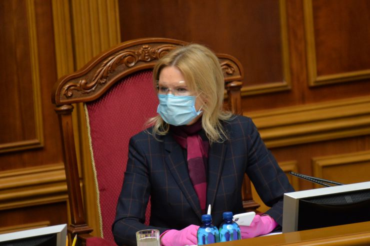 Позачергове засідання Верховної Ради 
Для участі у засіданні зареєструвалося 342 народних депутати. 
Голова Верховної Ради України Дмитро Разумков відкрив позачергове засідання Верховної Ради і нагадав, що 34 роки стався вибух на Чорнобильській атомній станції.
Народні депутати хвилиною мовчання вшанували тих, хто віддав своє життя та здоров’я у ході ліквідації наслідків Чорнобильської катастрофи.
Олена Кондратюк
