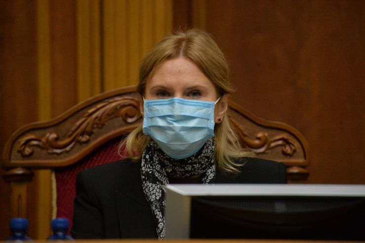 Позачергове пленарне засідання Верховної Ради України. 

Для участі у засіданні зареєструвалося 317 народних депутатів.
Голова Верховної Ради України Дмитро Разумков відкрив позачергове пленарне засідання.
Д.Разумков зазначив, що цієї суботи держава буде відзначати 75-річчя з дня Перемоги над нацизмом у Другій Світовій війні.
 Народні депутати хвилиною мовчання вшанували пам’ять усіх полеглих.
Після закінчення виступів до розгляду оголошено проект Закону України про внесення змін до деяких законів України з метою підвищення спроможності системи охорони здоров'я України протидіяти поширенню коронавірусної хвороби COVID-19 №3380.
За результатами голосування законопроект 338 голосами було прийнято за основу та 336 голосами - в цілому з необхідними техніко-юридичними правками та з врахуванням пропозицій Комітету.
Олена Кондратюк
