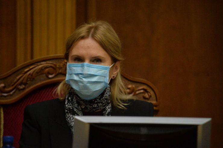 Позачергове пленарне засідання Верховної Ради України. 

Для участі у засіданні зареєструвалося 317 народних депутатів.
Голова Верховної Ради України Дмитро Разумков відкрив позачергове пленарне засідання.
Д.Разумков зазначив, що цієї суботи держава буде відзначати 75-річчя з дня Перемоги над нацизмом у Другій Світовій війні.
 Народні депутати хвилиною мовчання вшанували пам’ять усіх полеглих.
Після закінчення виступів до розгляду оголошено проект Закону України про внесення змін до деяких законів України з метою підвищення спроможності системи охорони здоров'я України протидіяти поширенню коронавірусної хвороби COVID-19 №3380.
За результатами голосування законопроект 338 голосами було прийнято за основу та 336 голосами - в цілому з необхідними техніко-юридичними правками та з врахуванням пропозицій Комітету.
Олена Кондратюк
