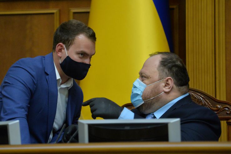 Позачергове пленарне засідання Верховної Ради України. 

Для участі у засіданні зареєструвалося 317 народних депутатів.
Голова Верховної Ради України Дмитро Разумков відкрив позачергове пленарне засідання.
Д.Разумков зазначив, що цієї суботи держава буде відзначати 75-річчя з дня Перемоги над нацизмом у Другій Світовій війні.
 Народні депутати хвилиною мовчання вшанували пам’ять усіх полеглих.
Після закінчення виступів до розгляду оголошено проект Закону України про внесення змін до деяких законів України з метою підвищення спроможності системи охорони здоров'я України протидіяти поширенню коронавірусної хвороби COVID-19 №3380.
За результатами голосування законопроект 338 голосами було прийнято за основу та 336 голосами - в цілому з необхідними техніко-юридичними правками та з врахуванням пропозицій Комітету.

