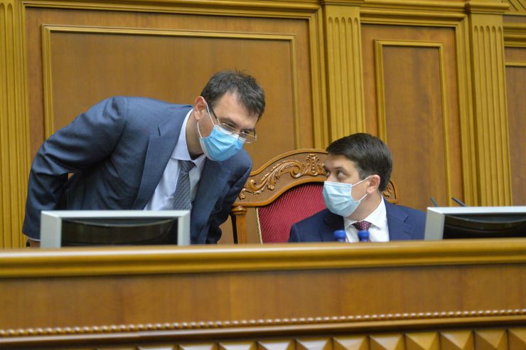 Позачергове пленарне засідання Верховної Ради України. 

Для участі у засіданні зареєструвалося 317 народних депутатів.
Голова Верховної Ради України Дмитро Разумков відкрив позачергове пленарне засідання.
Д.Разумков зазначив, що цієї суботи держава буде відзначати 75-річчя з дня Перемоги над нацизмом у Другій Світовій війні.
 Народні депутати хвилиною мовчання вшанували пам’ять усіх полеглих.
Після закінчення виступів до розгляду оголошено проект Закону України про внесення змін до деяких законів України з метою підвищення спроможності системи охорони здоров'я України протидіяти поширенню коронавірусної хвороби COVID-19 №3380.
За результатами голосування законопроект 338 голосами було прийнято за основу та 336 голосами - в цілому з необхідними техніко-юридичними правками та з врахуванням пропозицій Комітету.
Дмитро Разумков 
