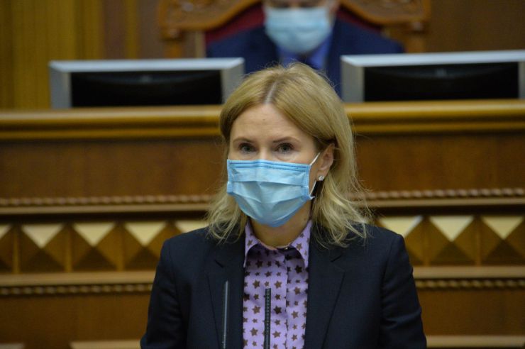 Ранкове пленарне засідання Верховної Ради України.
   
Голова Верховної Ради України Дмитро Разумков відкрив ранкове пленарне засідання. 
Д.Разумков звернувся до народних депутатів з проханням дотримуватися карантинних заходів у сесійній залі. 

Головуючий надав слово для виступу Заступнику Голови Верховної Ради України Олені Кондратюк. На початку виступу Олена Кондратюк звернула увагу на відсутність у сесійній залі однієї з депутатських фракцій - фракції «Батьківщина», яка відсутня через підтвердження у одного з членів фракції наявності симптомів коноравірусу.
