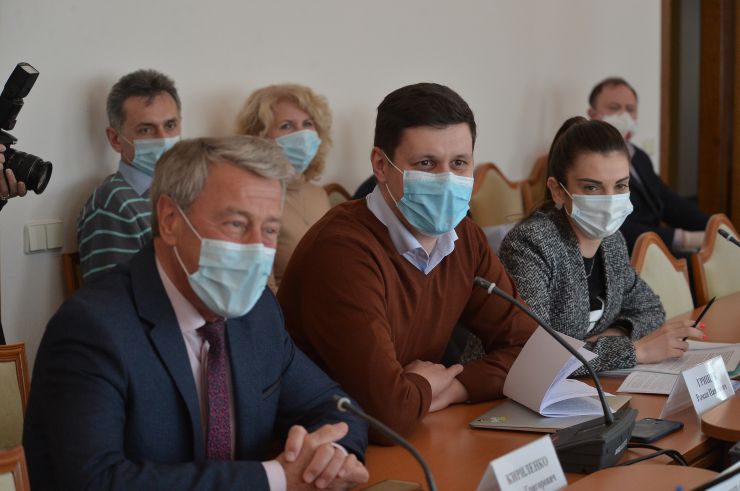 Під час засідання Комітету Верховної Ради України з питань освіти, науки та інновацій, на якому, зокрема, розглядався Проект Закону про внесення змін до Закону України “Про вищу освіту” щодо покращення соціально-економічного становища студентів в Україні. Кириленко І.