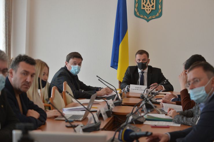 Голова Комітету Верховної Ради України з питань освіти, науки та інновацій Сергій Бабак під час засідання комітету, на якому, зокрема, розглядався Проект Закону про внесення змін до Закону України “Про вищу освіту” щодо покращення соціально-економічного становища студентів в Україні. 