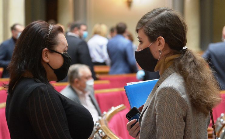 Пленарне засідання Верховної Ради України.

Голова Верховної Ради України Дмитро Разумков відкрив ранкове засідання. 
Дмитро Разумков нагадав, що впродовж півтора тижня пішли з життя народний депутат шістьох скликань Анатолій Матвієнко, народний депутат дев’ятого скликання Валерій Давиденко і учора не стало видатного українського композитора Мирослава Скорика. 
Народні депутати хвилиною мовчання вшанували їх пам’ять.

Прийнято Закон 