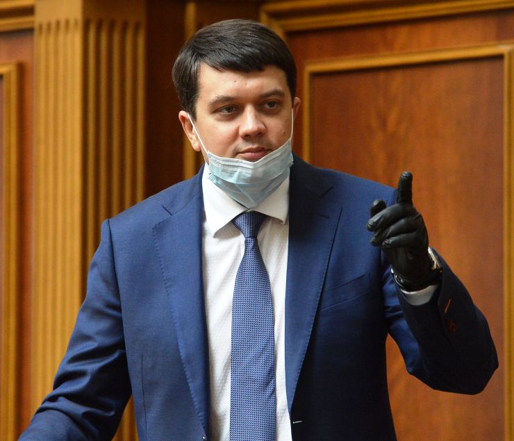Пленарне засідання Верховної Ради України.

Голова Верховної Ради України Дмитро Разумков відкрив ранкове засідання. 
Дмитро Разумков нагадав, що впродовж півтора тижня пішли з життя народний депутат шістьох скликань Анатолій Матвієнко, народний депутат дев’ятого скликання Валерій Давиденко і учора не стало видатного українського композитора Мирослава Скорика. 
Народні депутати хвилиною мовчання вшанували їх пам’ять.

Прийнято Закон 